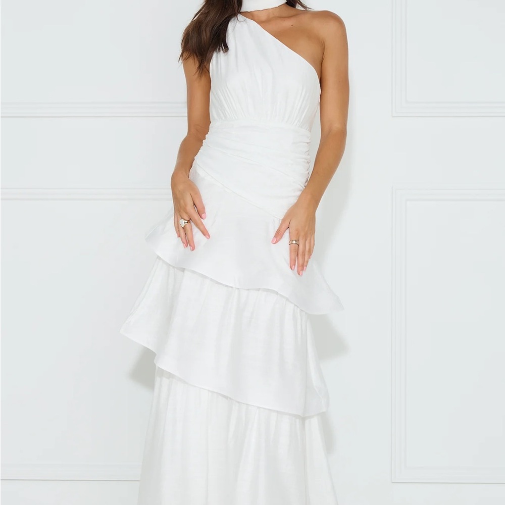 Elegant White One-Shoulder Maxi Dress